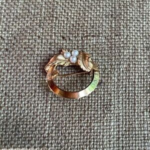 Vintage Sarah Coventry Gold Tone Leaf and Faux Pearl Brooch